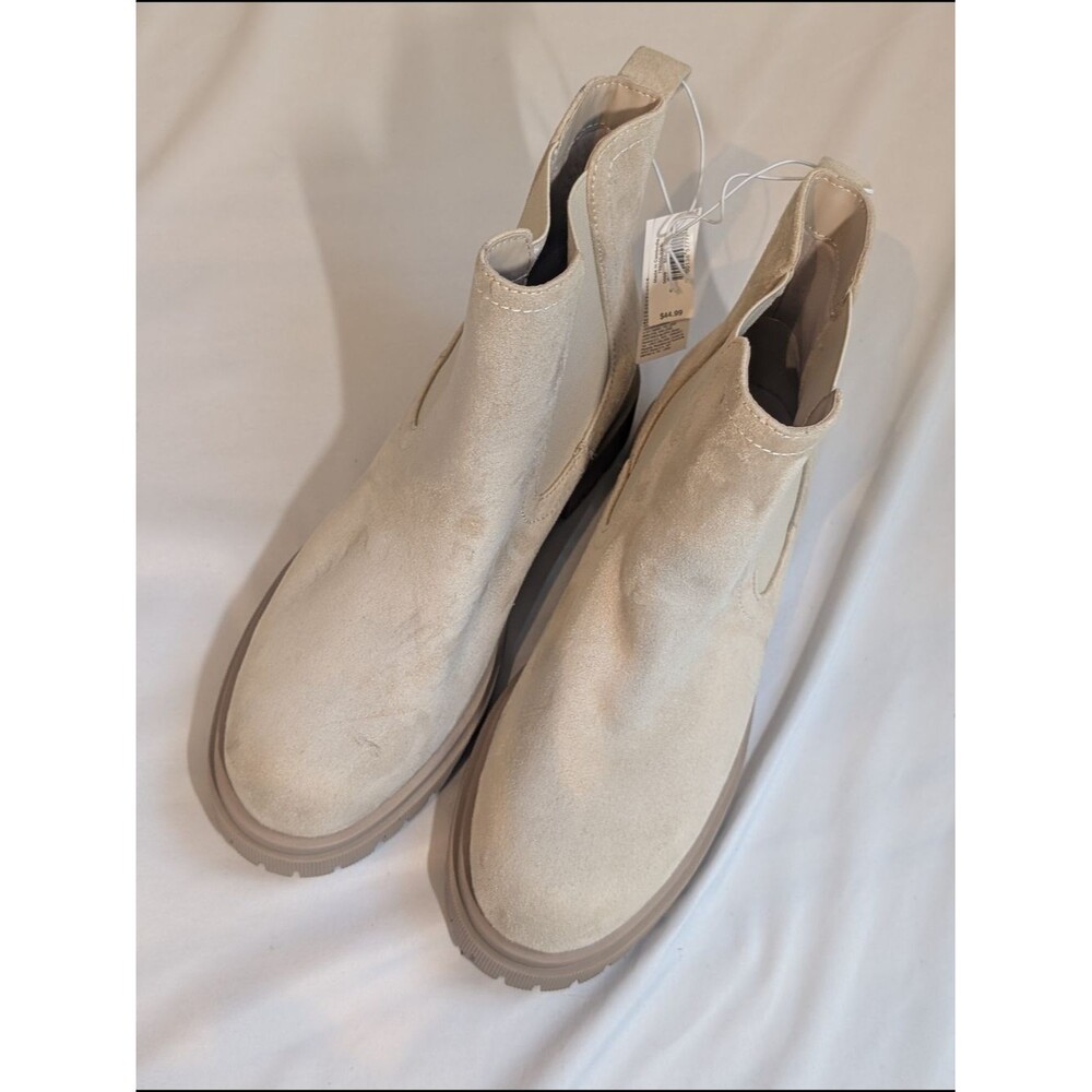 NWT Old Navy Chelsea Boots in Light Cream Suede